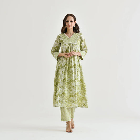 MOTI LEMON GREEN COLOURED  WOMEN'S  RAYON SLUB  LACE WORK   KURTA WITH PANT SET