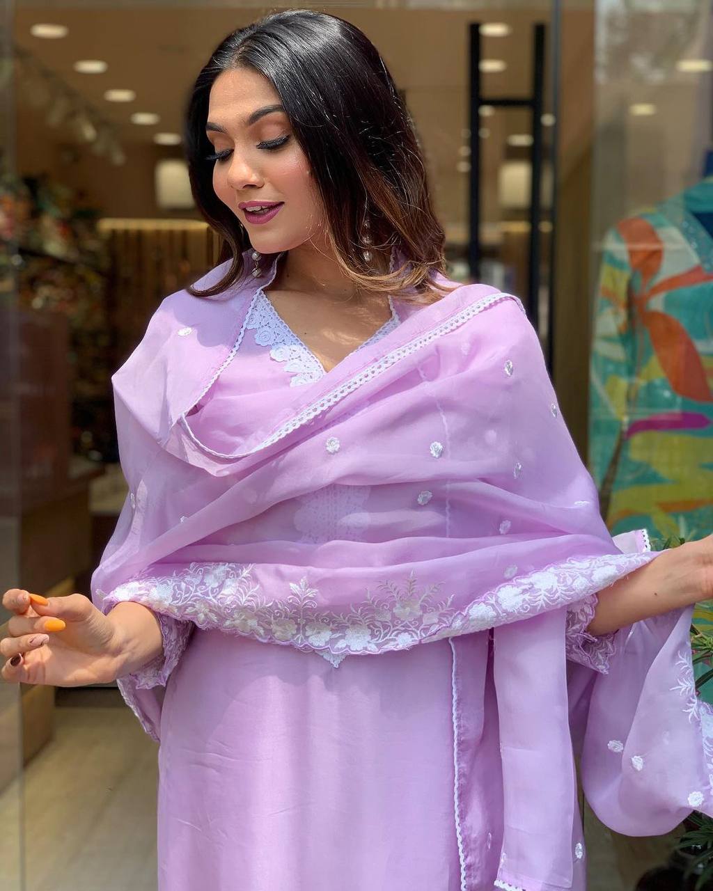 LAVENDAR  COLOURED  WOMEN'S PURE RUSSIAN SILK   EMBROIDERED   KURTA  WITH PANT DUPATTA  SET